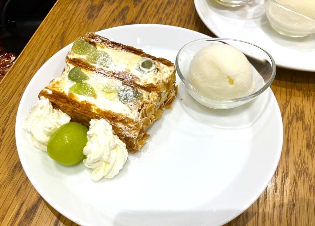 シャインマスカットのナポレオンパイ|キハチのシャインマスカットアフタヌーンティ