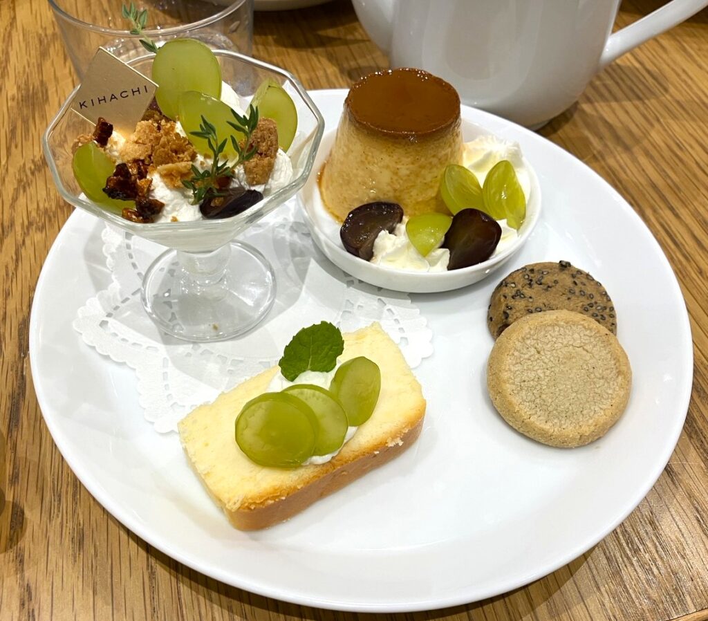 アフタヌーンティの上段|キハチのシャインマスカットアフタヌーンティ